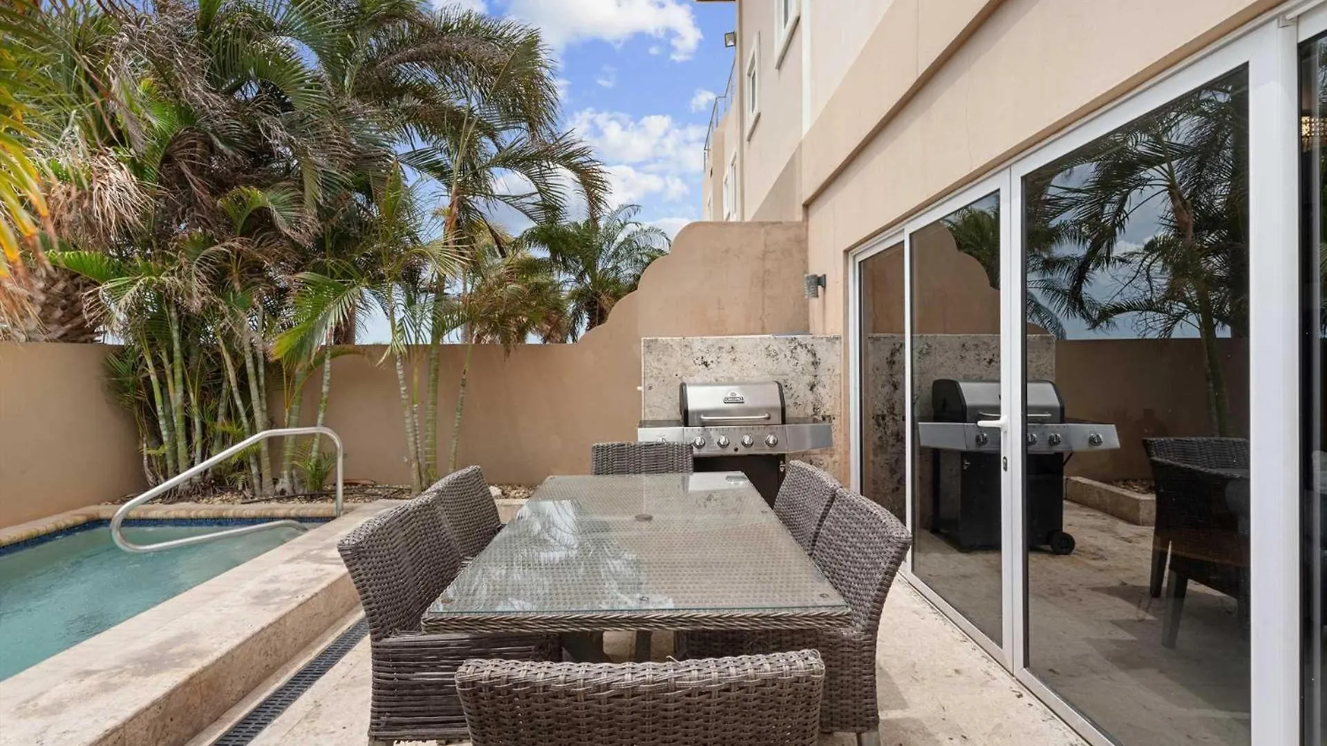 Eagle Beach Palm Beach